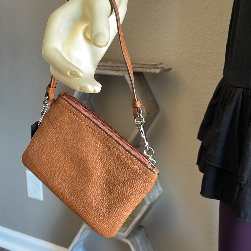 Coach Park Leather Small Wristlet Saddle EUC